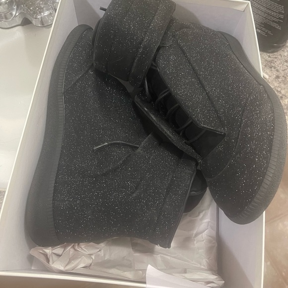 Brand new Margiela come with box and dust bag just tried it on size 42 EU 9 US - Picture 1 of 11